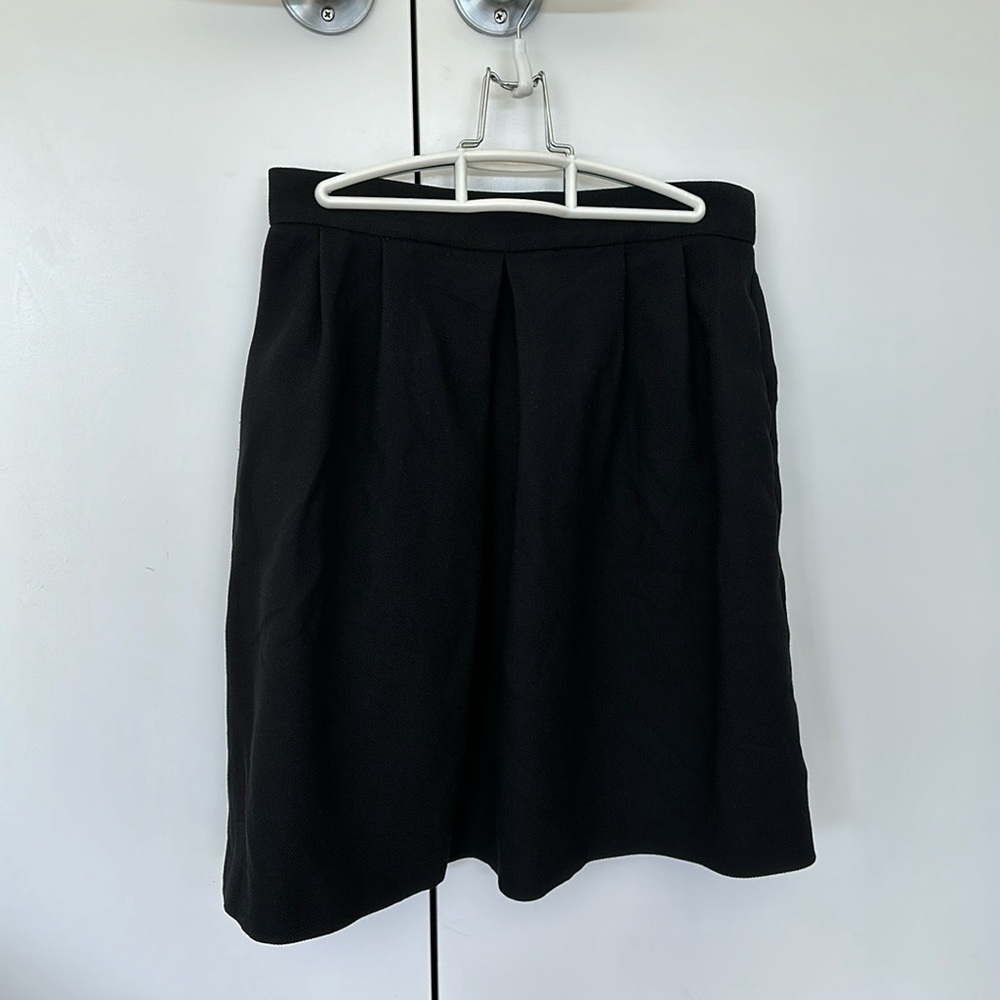 Pleated skirt with pockets!